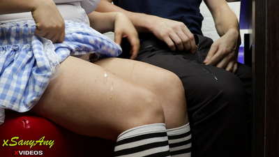 Intombazane yesikole esencane igxumela ifunda nayo ekilasini ngomsebenzi wesikole-xsanyAny