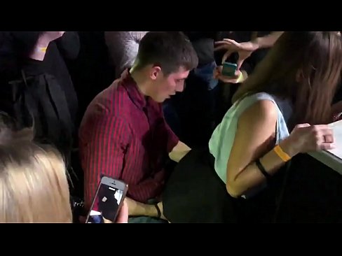 ❤️ Ubulili bangempela ku-nightclub yaseRussia. Intombazane yaseRussia eneminyaka engu-18 ubudala ingene endunu nasesithweni sangasese e-nightclub Zocansi ku-zu.pornoreino-com.ru ﹏